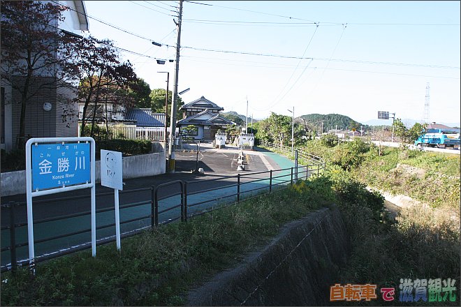 金勝川の遊歩道