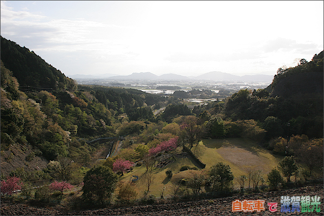宇曽川ダムの上からの眺望と宇曽川ダム公園