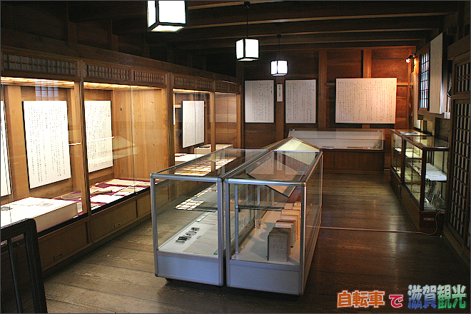 近江商人屋敷外村繁邸の資料展示室