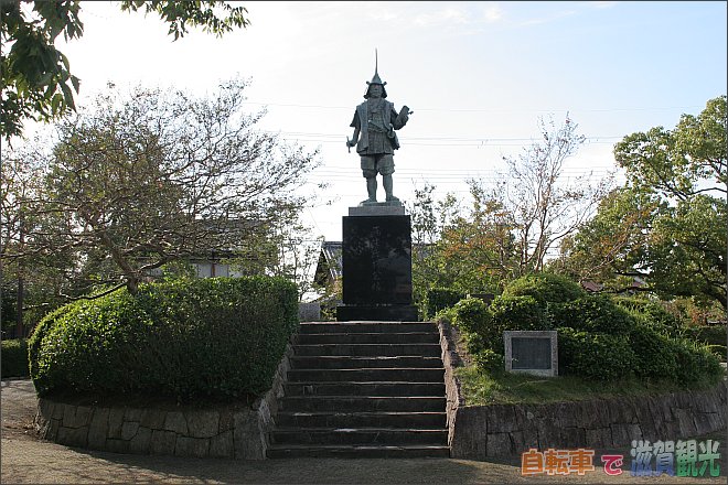 日野観光スポット蒲生氏郷の銅像