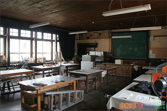 旧鎌掛小学校の理科室