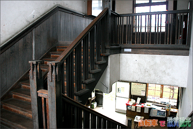 旧鎌掛小学校の階段