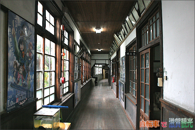 旧鎌掛小学校の廊下