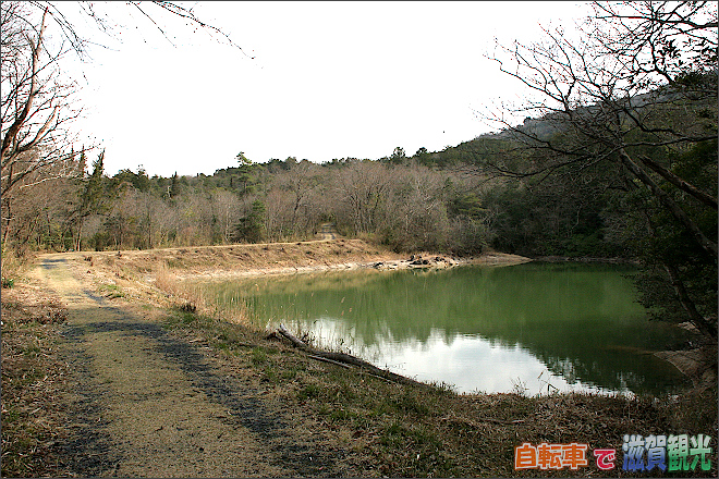 鏡山の大谷池