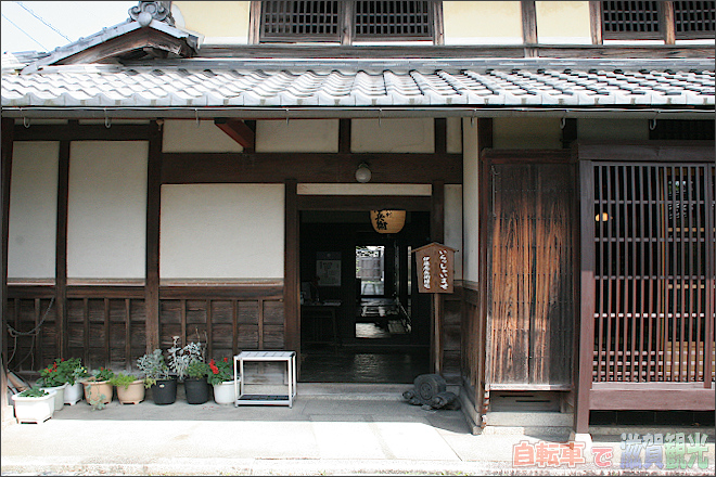 豊郷町の伊藤忠兵衛記念館の玄関