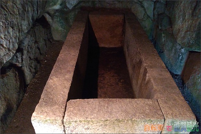 宮山二号墳の中の石棺
